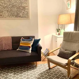 Flat 5 Eia House Apartment