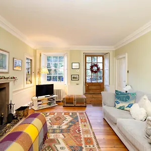 Joivy Beautiful Apartment, Private Garden, Calton Hill , Edinburgh United Kingdom